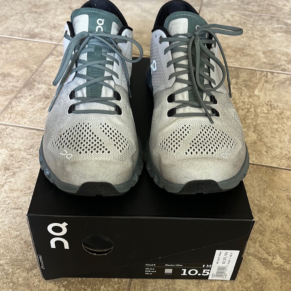On Cloud X Men’s running shoes 10.5